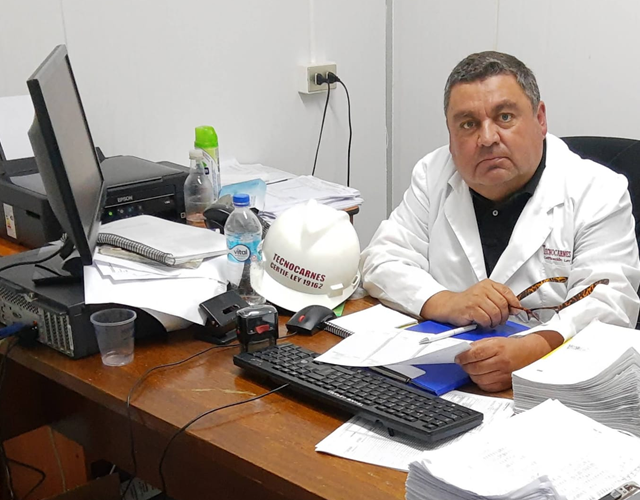 Director de Tecnocarnes en su oficina